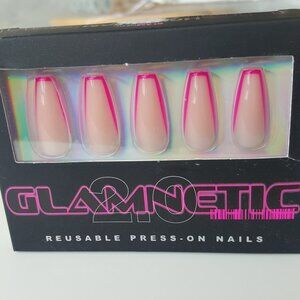 GLAMNETIC ! Light Beam Nails